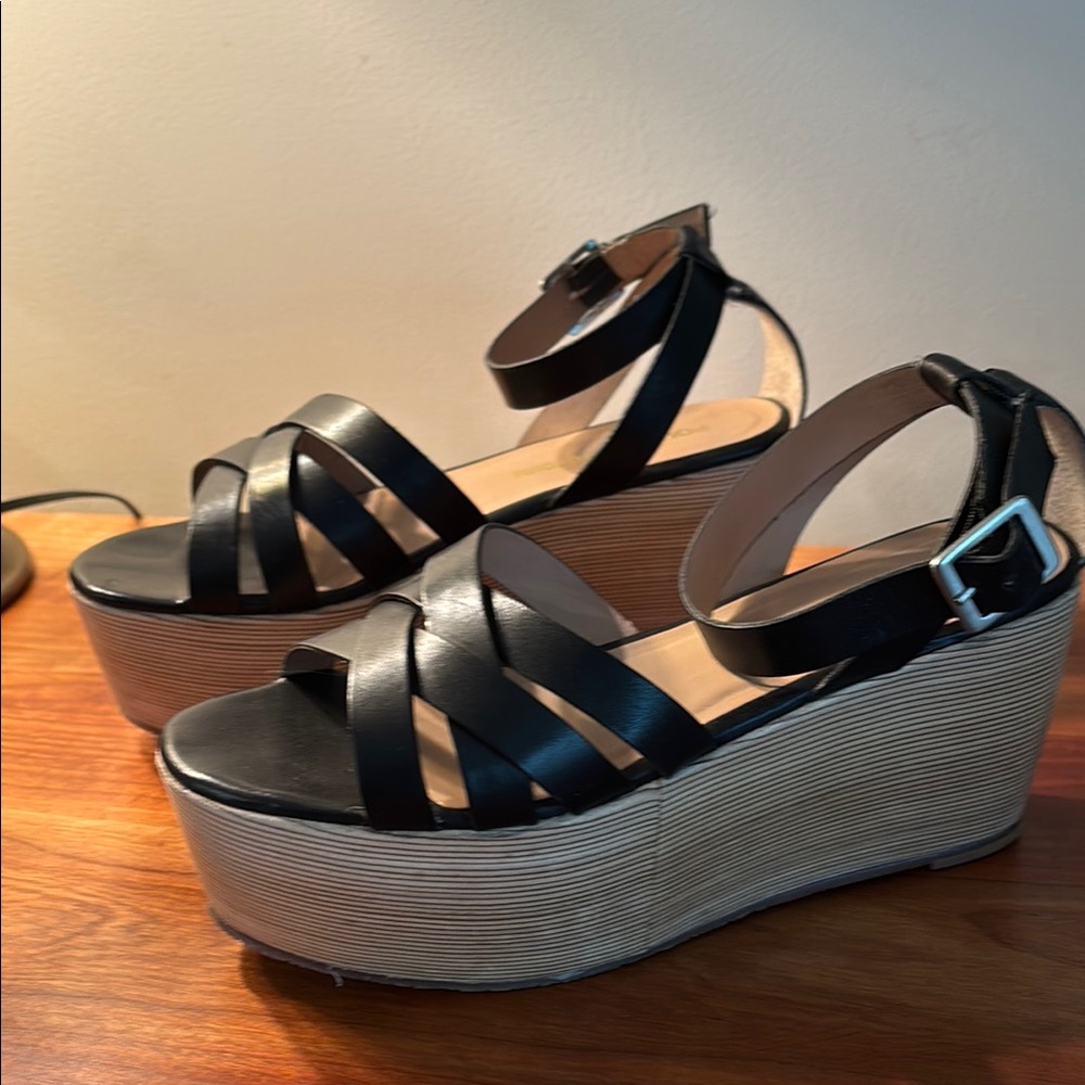 Pour La Victoire Black Strappy Platform Sandals